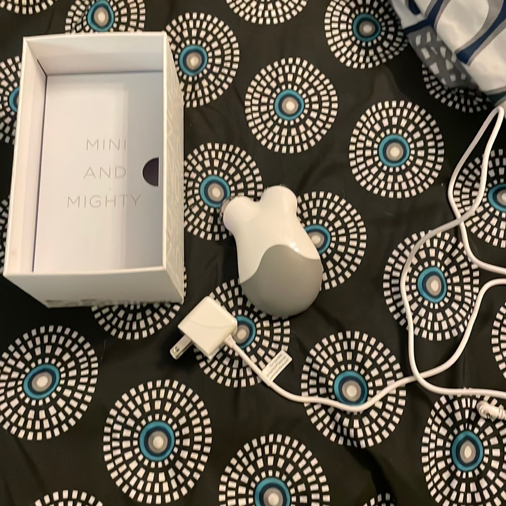 White Mini & Mighty Electronic Device with Charger